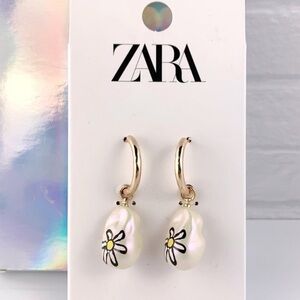 NEW! Zara Mini Hoop Faux Pearl Drop Flower Earrings 🌸
